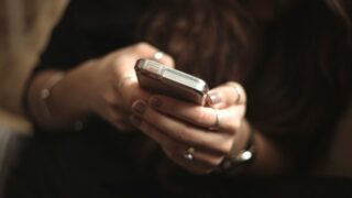 LINEの返信が遅いだけで不安。自分から関係を壊さないためにできること